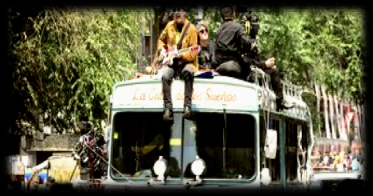 U2 improvise un concert surprise et tourne un clip dans les rues de Mexico