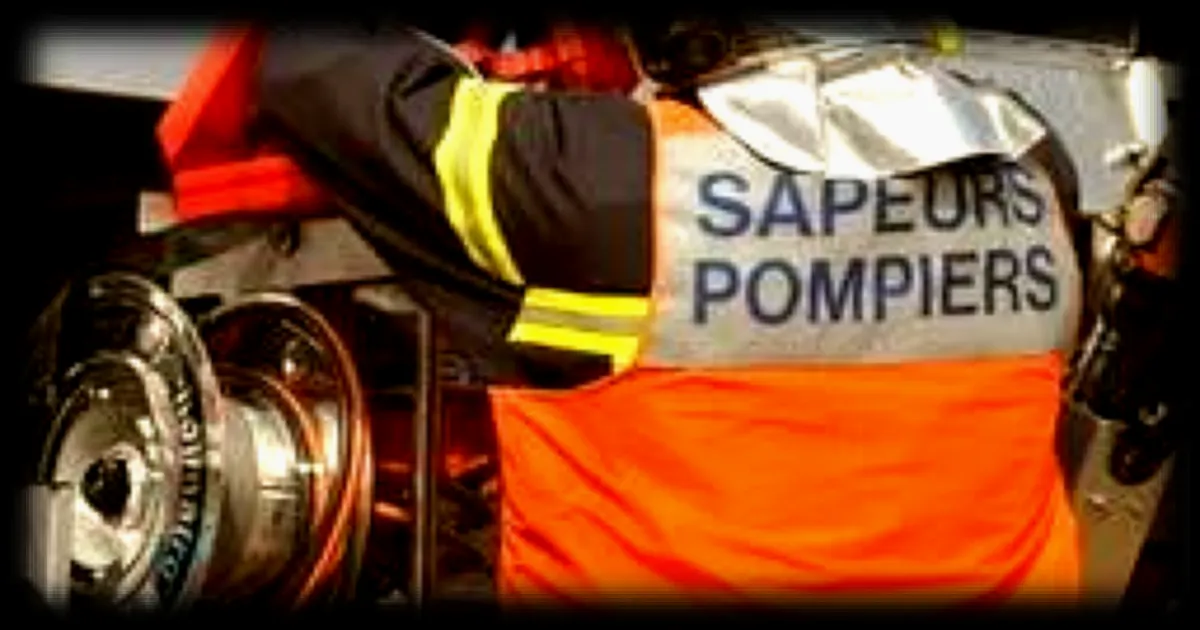 Un bâtiment désaffecté d'une ancienne usine prend feu en Sarthe, vingt pompiers engagés