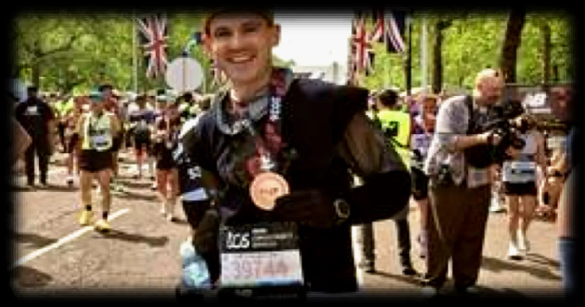 Un Breton tente de battre le record du marathon en costume royal à Londres et reçoit une lettre du Prince William