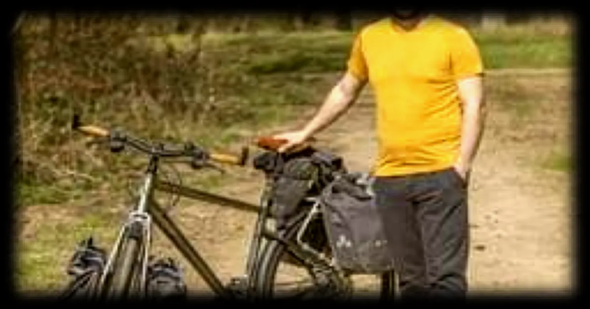 Un candidat à l’élection présidentielle 2027 tente de réunir 500 parrainages… à vélo