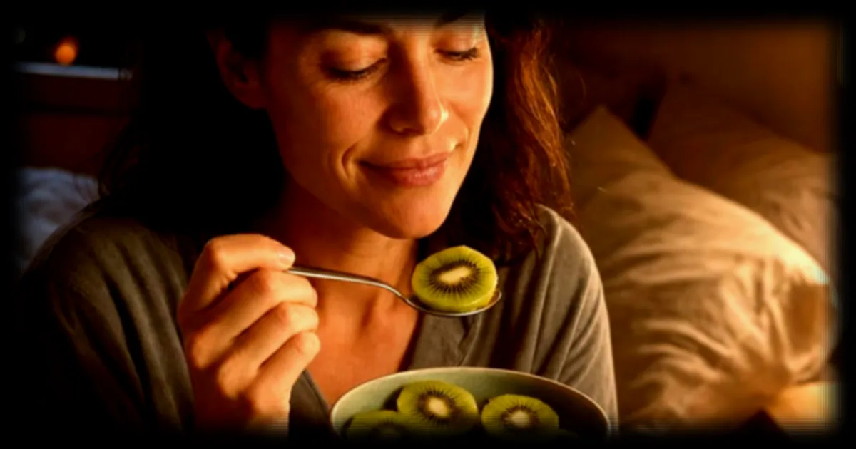 Un cardiologue espagnol préconise le kiwi le soir pour améliorer le sommeil naturellement