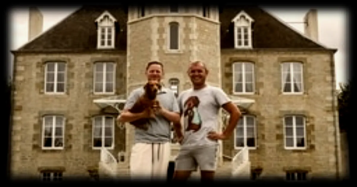 Un couple d'Anglais rénove un château abandonné en Normandie