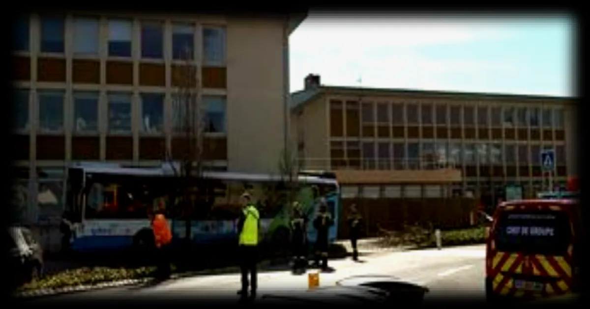 Un enfant fauché par un bus à Annecy : le conducteur affirme avoir perdu connaissance, selon le parquet