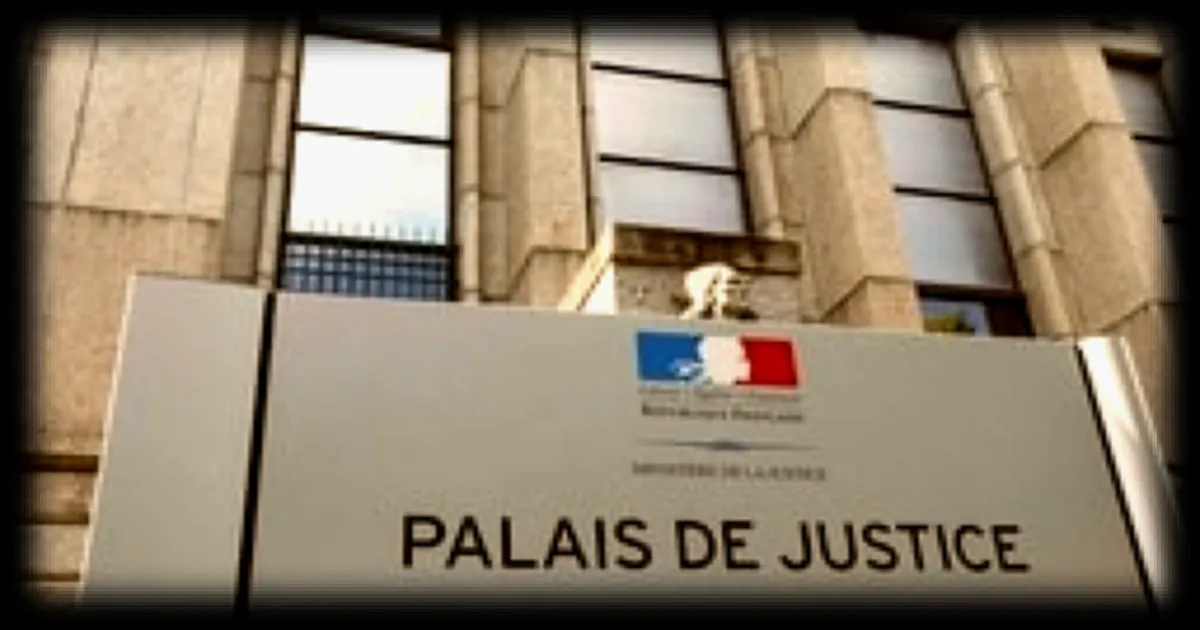 Un enfant majeur peut-il demander une pension pour financer ses études après le divorce de ses parents ?
