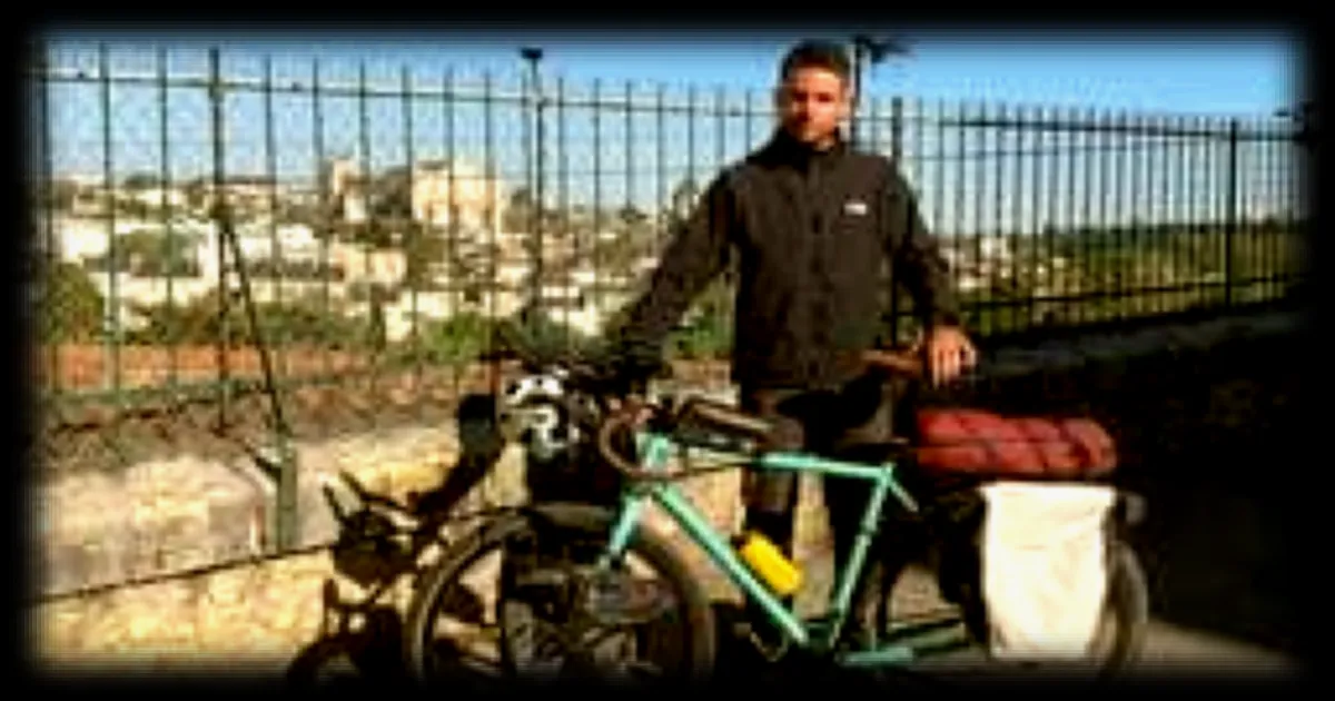 Un Français de 26 ans entame un périple de 10 000 km à vélo à travers l’Europe en 80 jours
