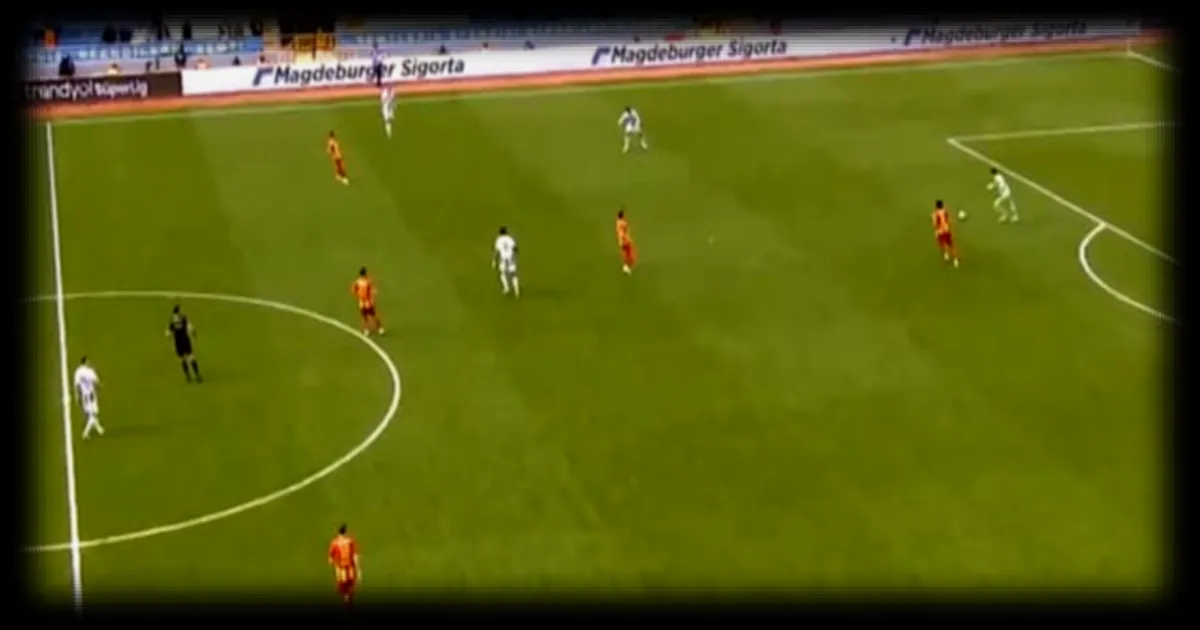 Un gardien de but marque un but fou de 80m en Turquie: Andreas Gianniotis entre dans l'histoire