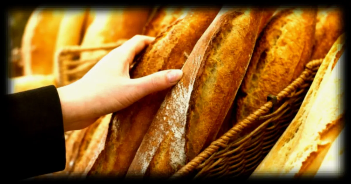 Un geste quotidien qui altère le goût et la digestion de votre baguette, selon un Meilleur Ouvrier de France