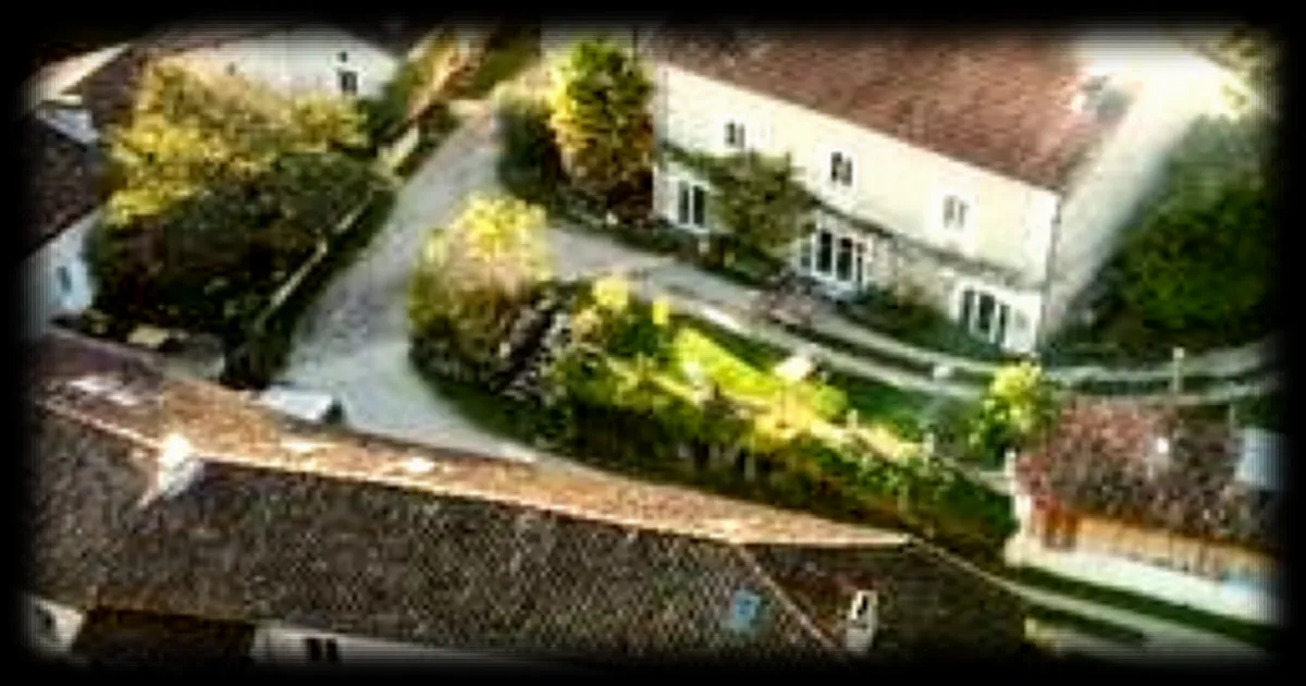 Un hameau de 31 hectares à vendre en Charente