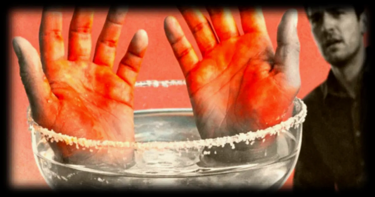 Un homme aux urgences avec des mains brûlées après avoir pressé des citrons verts au soleil