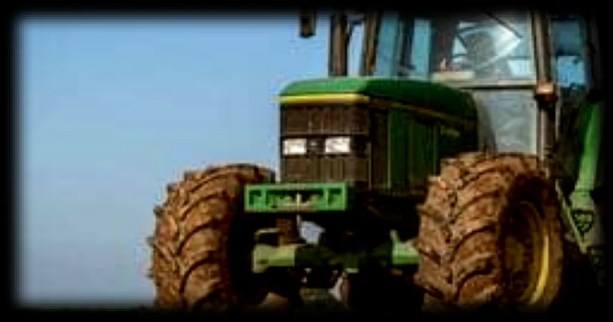 Un homme de 69 ans retrouvé décédé sous son tracteur en Bretagne