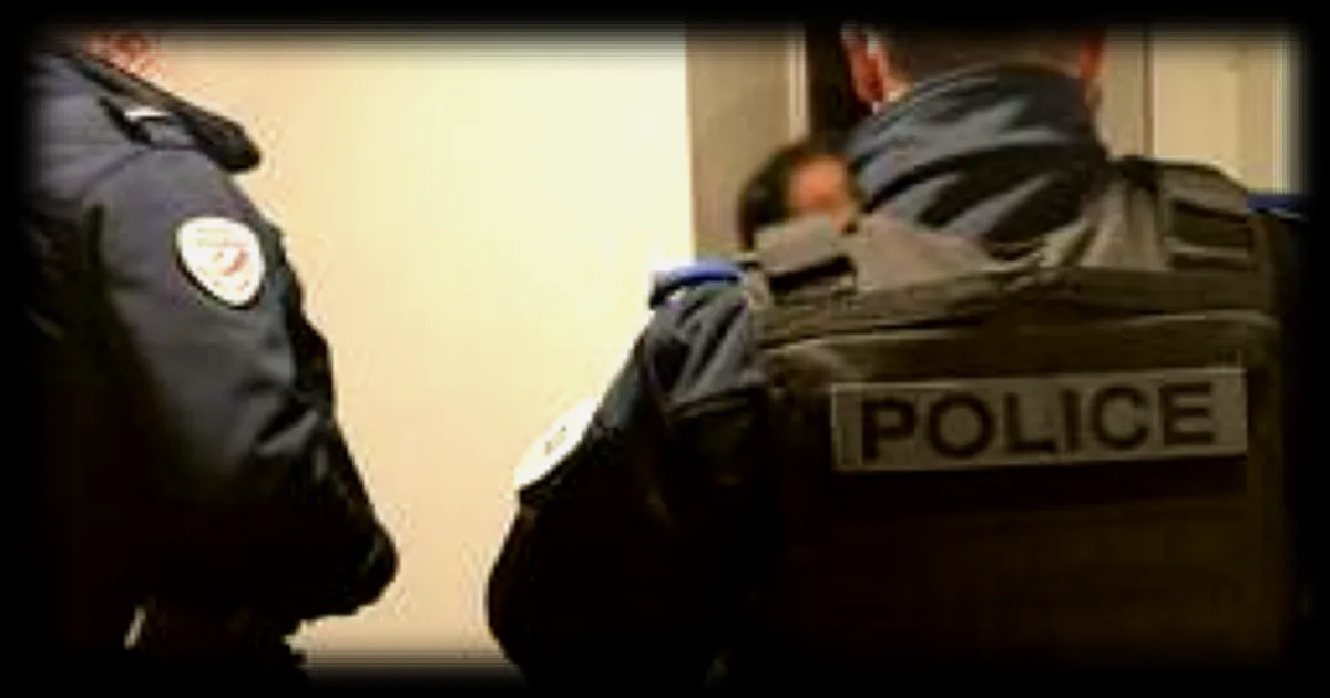 Un incident troublant au Mans : un exhibitionniste interpellé après avoir insulté un résident et tenté de mordre une policière