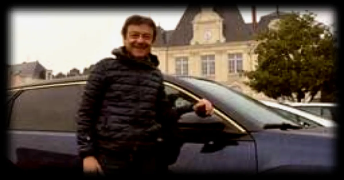 Un infirmier passe a la voiture electrique apres un accident