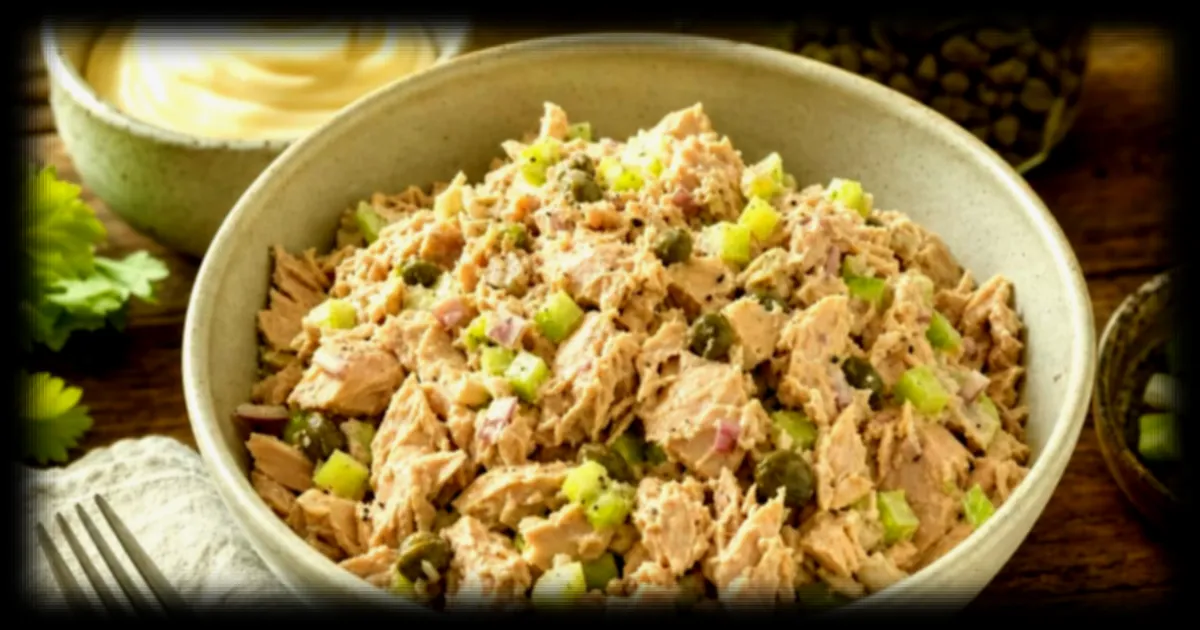 Un ingrédient oublié pour sublimer votre salade de thon, selon les experts