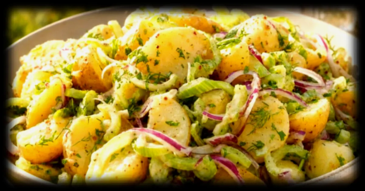 Un ingrédient secret pour sublimer la salade de pommes de terre cet été, selon les experts