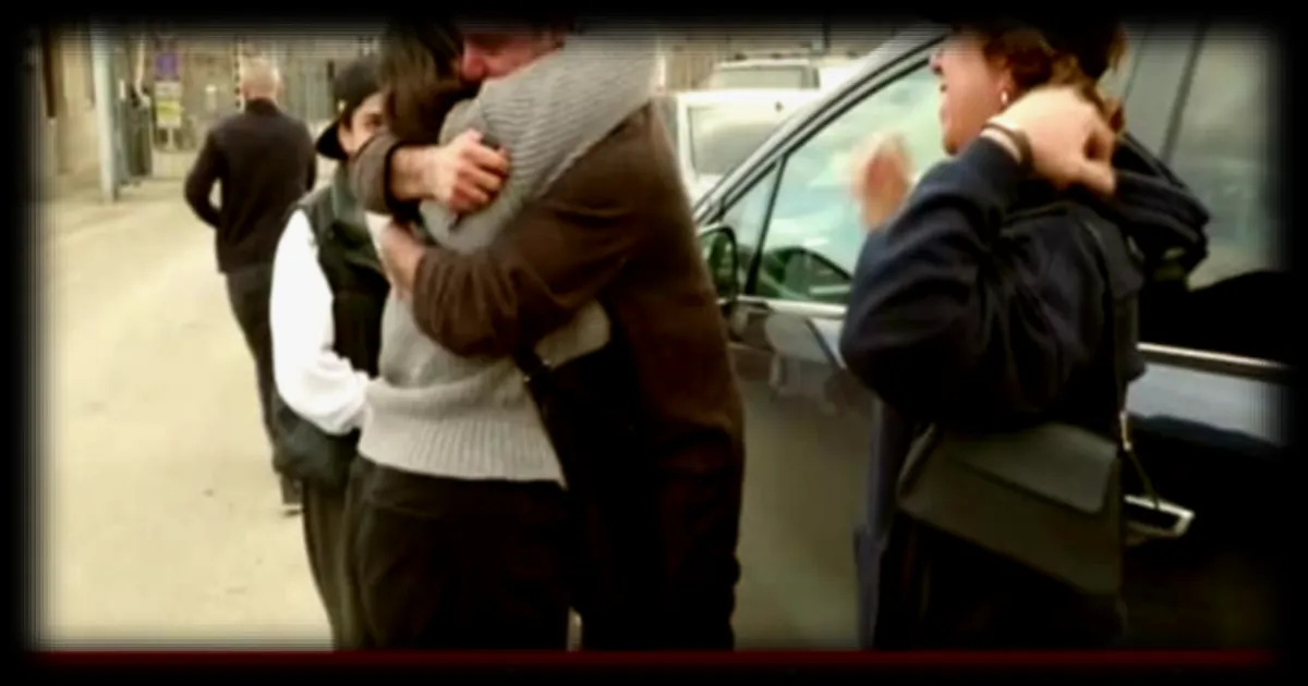 Un Iranien exilé en Angleterre retrouve sa famille en Arménie après leur fuite de l'Iran