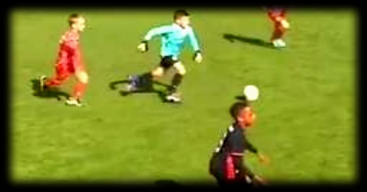 Un jeune gardien de 9 ans marque un but remarquable pour l'Eintracht Francfort