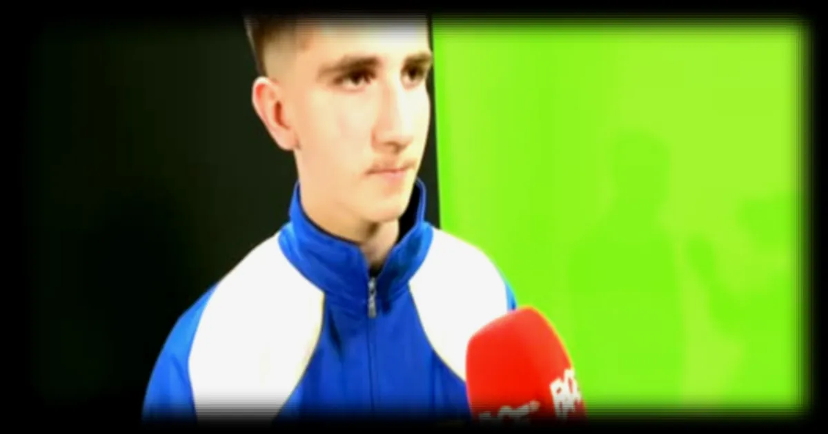 Un jeune ramasseur de balle de 14 ans devient le héros inattendu de la Bosnie en volant l'antisèche de Donnarumma lors des qualifications pour la Coupe du monde 2026