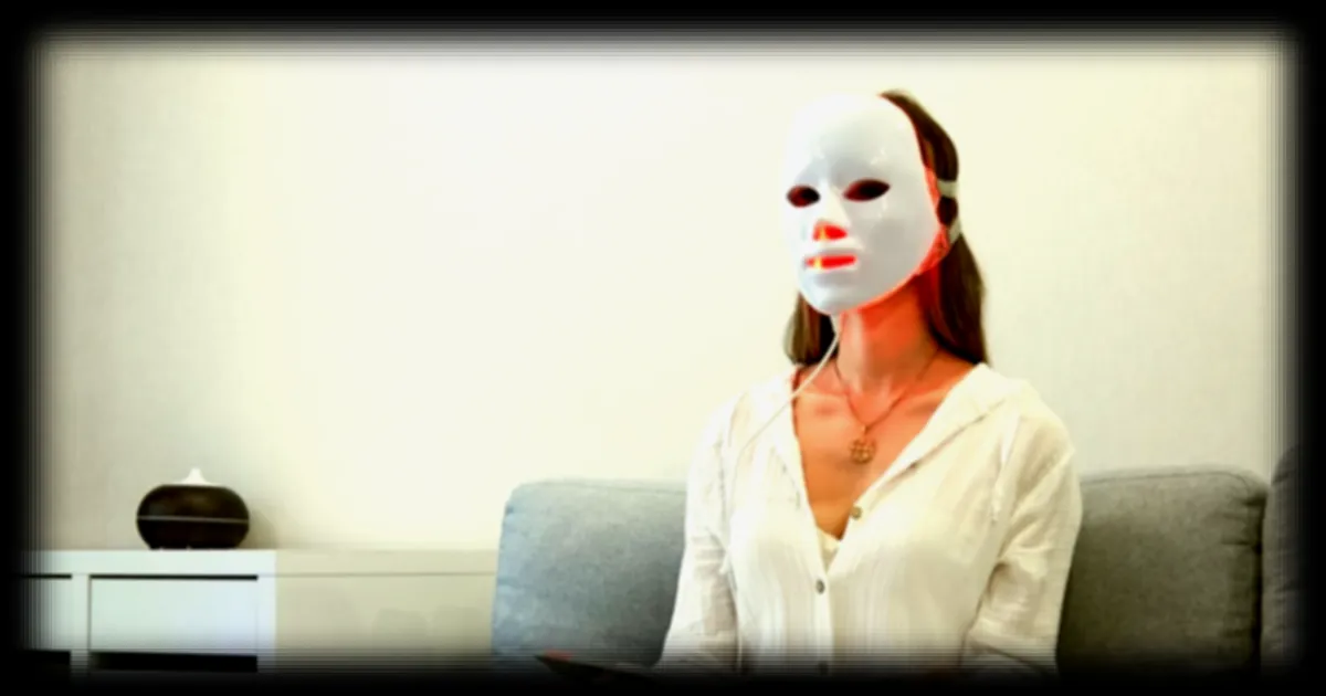 Un masque LED anti-âge testé pendant un mois : les résultats