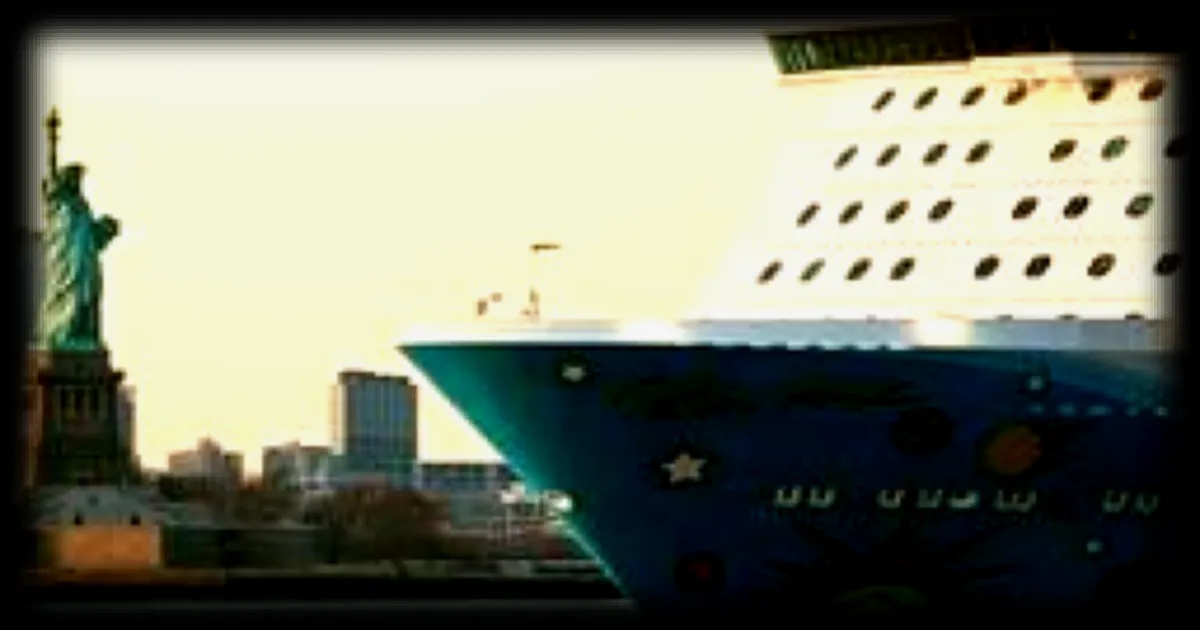 Un membre de l'équipage d'un bateau de croisière porté disparu après être tombé par-dessus bord au large du Massachusetts