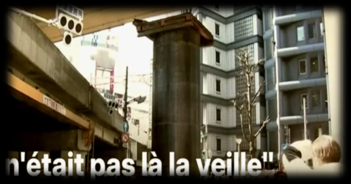 Un mystérieux cylindre de 13 mètres perturbe la circulation au Japon