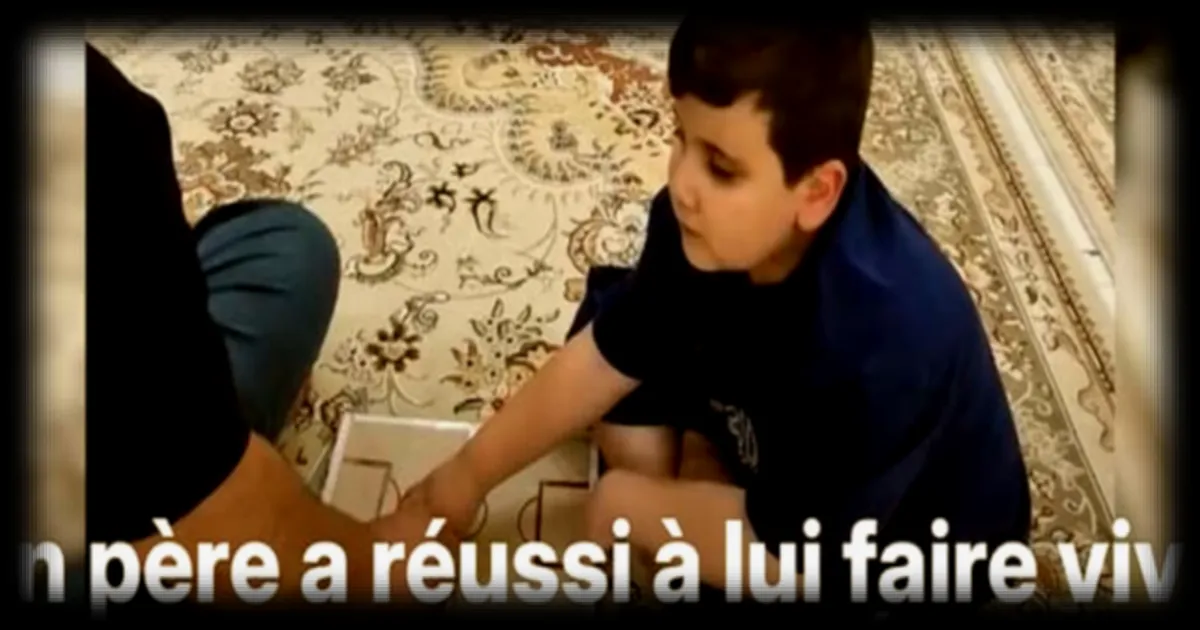 Un père offre à son fils malvoyant de 9 ans l'expérience sensorielle du Mondial grâce à des audiodescriptions