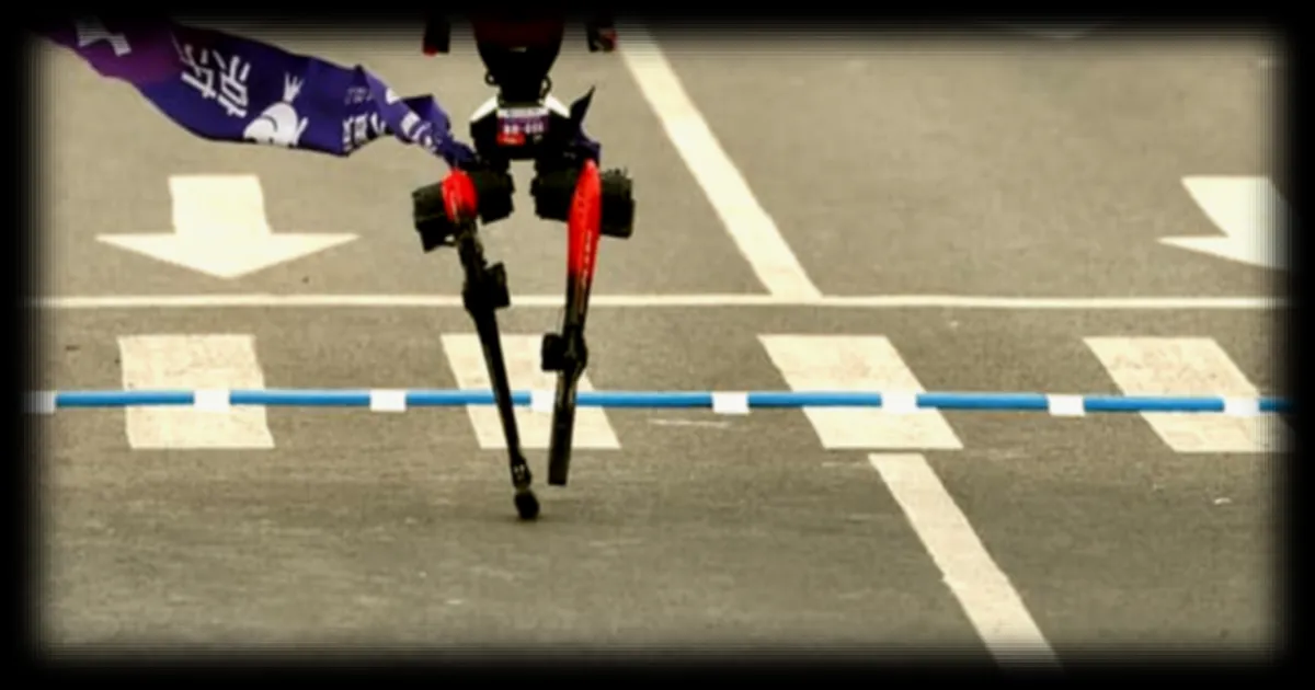 Un robot humanoïde pulvérise le record du semi-marathon de Pékin en 50 minutes et 26 secondes