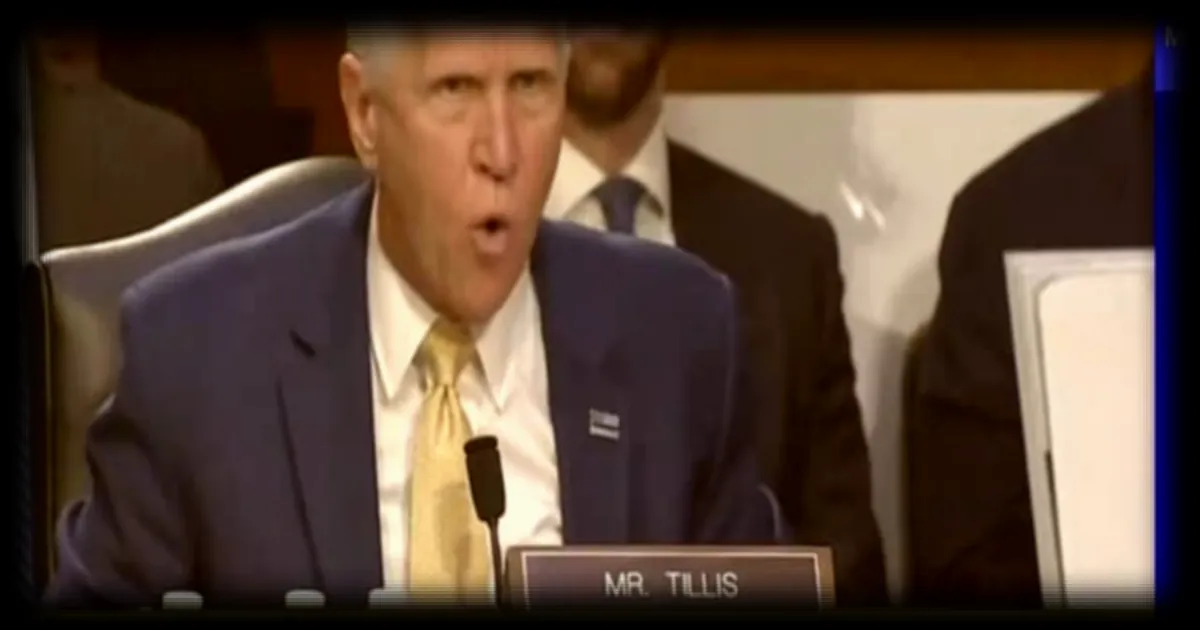 Un sénateur républicain critique sévèrement la secrétaire à la Sécurité intérieure sur les méthodes de l'ICE