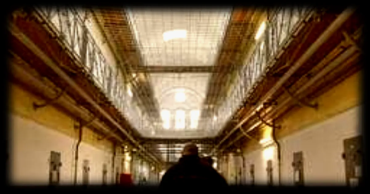 Un surveillant décoré pour avoir sauvé un détenu d'un incendie qu'il avait lui-même provoqué