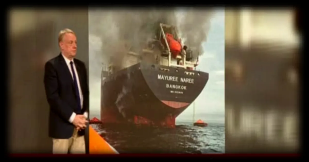 Un vraquier touché par l'Iran s'embrase dans le détroit d'Ormuz : sauvetage de l'équipage en question