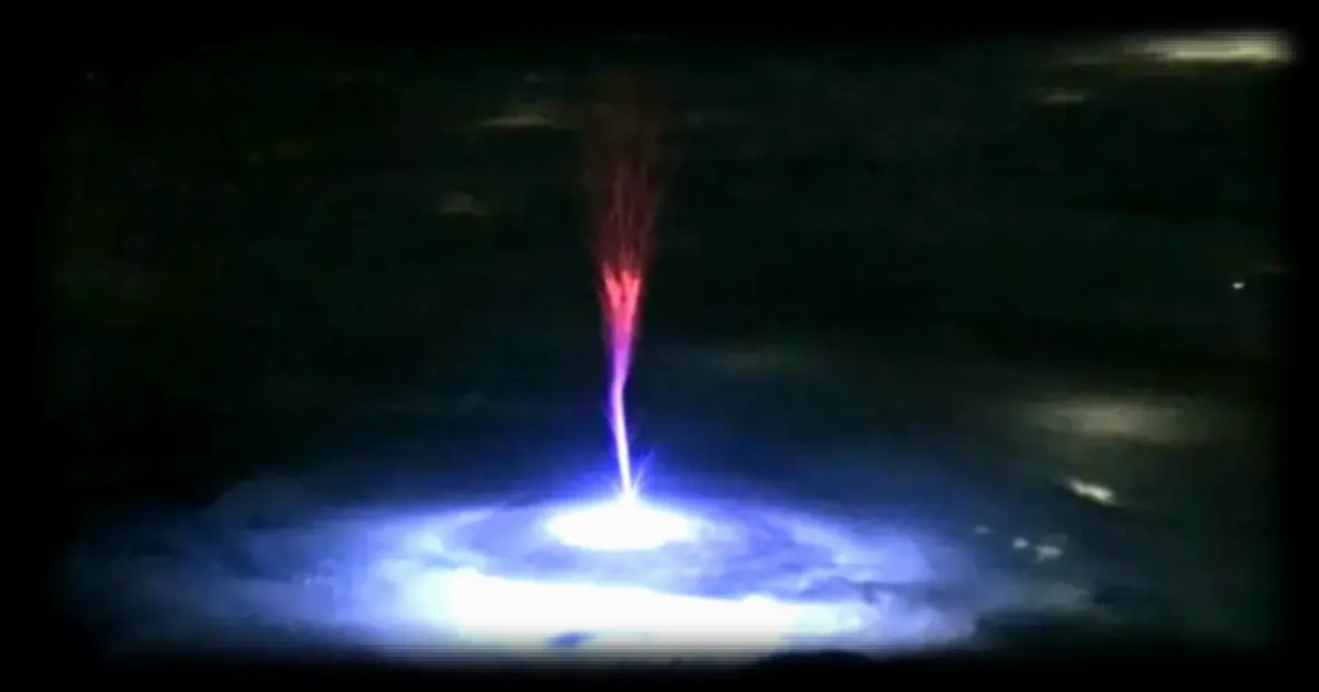 Une astronaute capture un gigantesque jet lumineux au-dessus de la Terre depuis l'ISS