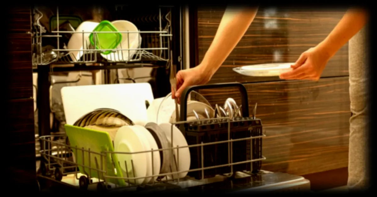 Une astuce simple pour des couverts impeccables : placer une boule d'aluminium dans votre lave-vaisselle