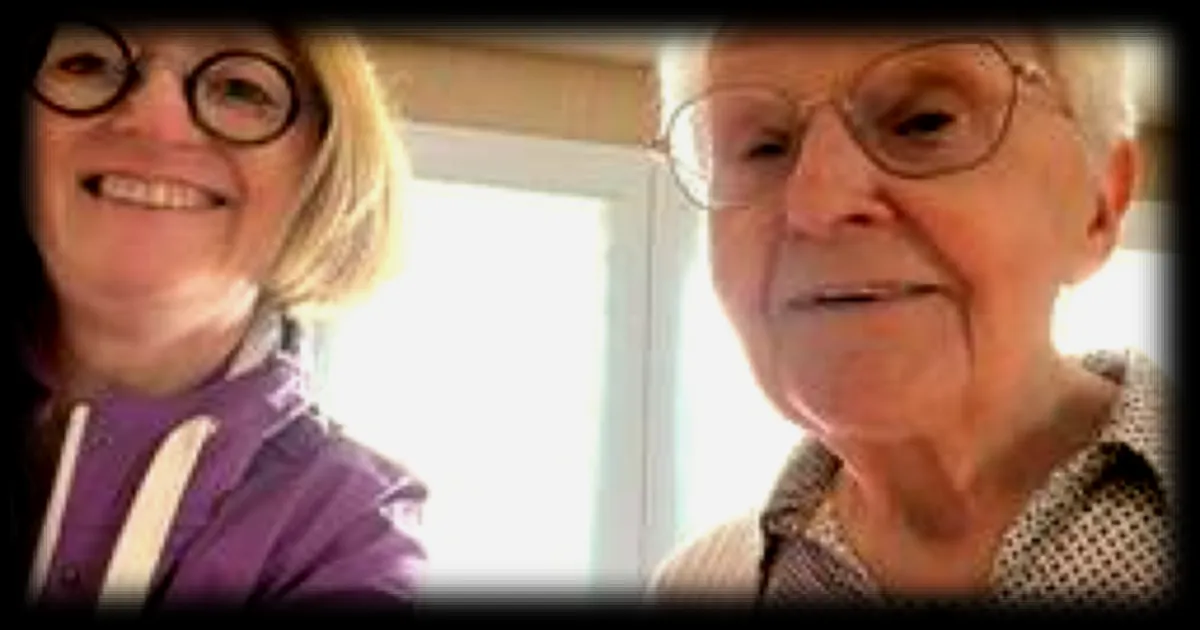 Une Bretonne retrouve son institutrice de 1967 grâce à ses vieux cahiers d'écolière