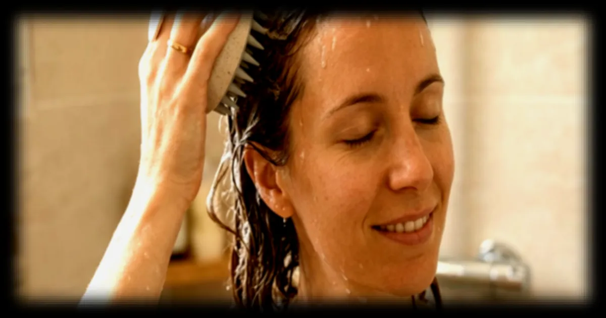 Une brosse pour le cuir chevelu notée 4,7/5 à moins de 10 euros : l'engouement sur Amazon