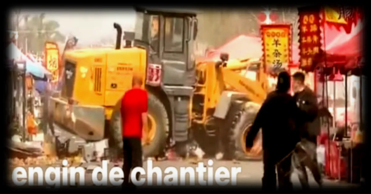 Une chargeuse percute la foule d'un marché à Pékin