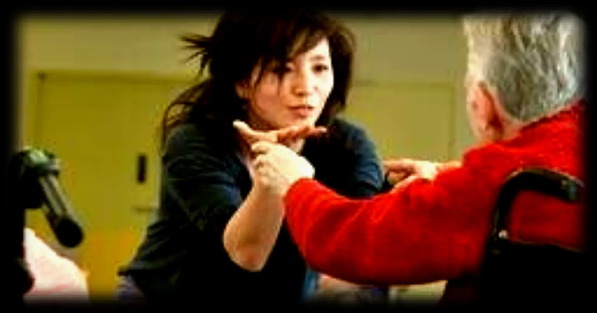 Une chorégraphe danse avec les résidents de la maison de retraite de Niort pour un moment tendre et émouvant