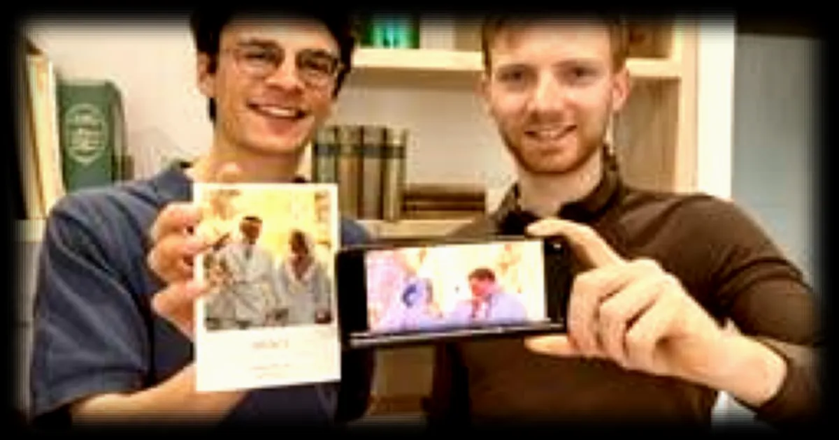 Une premiere mondiale: les jeunes entrepreneurs angevins inventent un procede unique pour imprimer des videos sur des cartes connectees