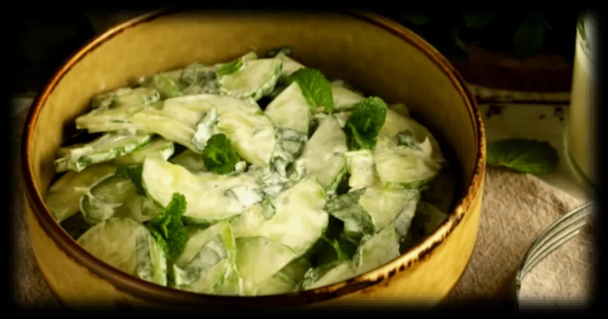 Une salade de concombre fraîche et addictive pour l'été