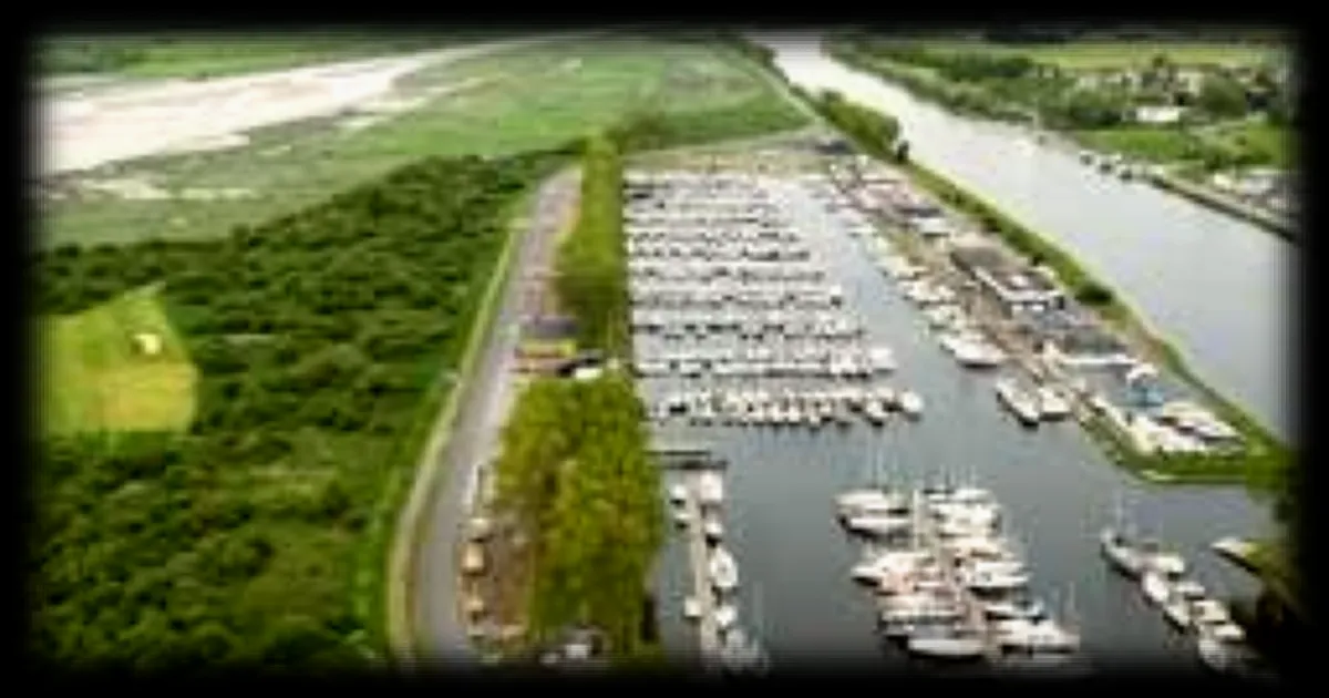 Une voiture chute dans le port de plaisance de Ouistreham, le conducteur retrouve decede