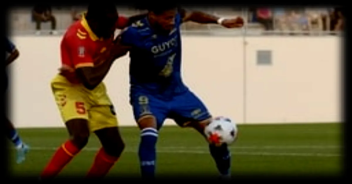 US Concarneau s'incline 2-0 face à Orléans : analyse des performances des Thoniers