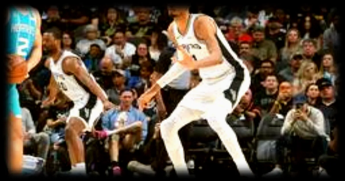 Victor Wembanyama brille avec 32 points pour le retour des Spurs face aux Charlotte Hornets