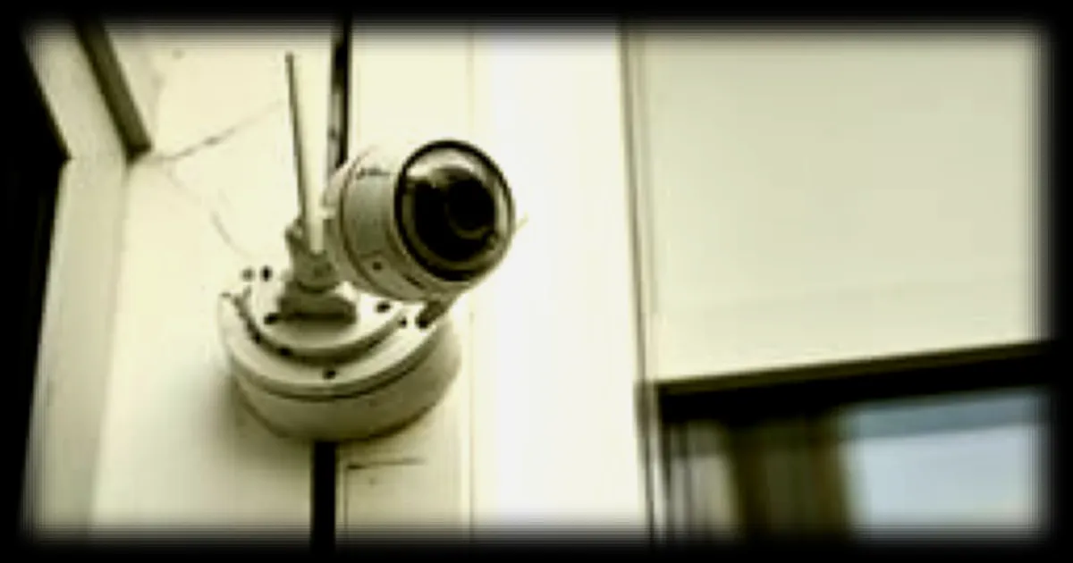 Vidéosurveillance entre voisins : comment réagir quand les caméras empiètent sur votre propriété privée ?