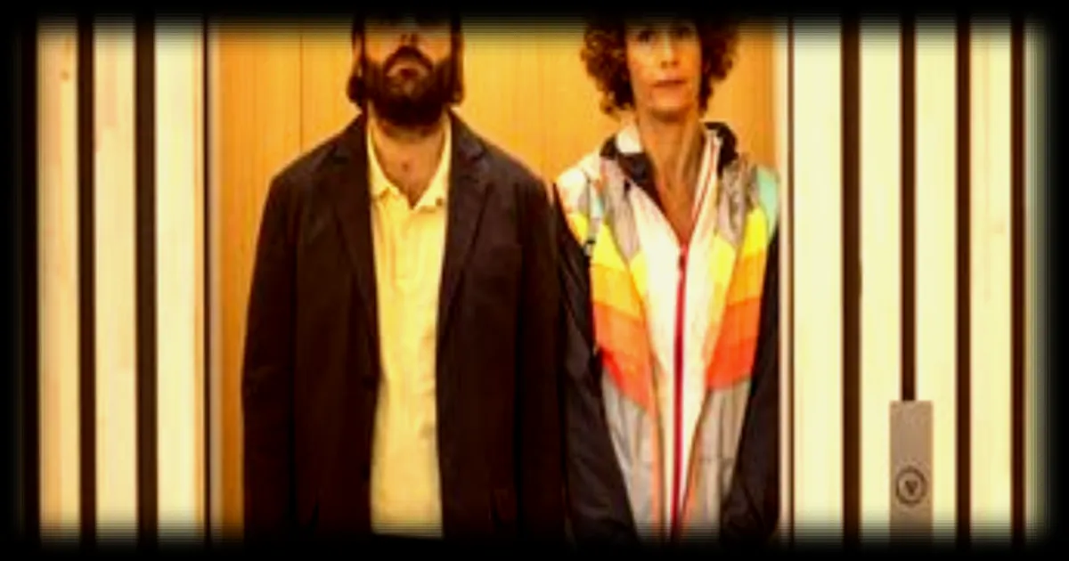 Vincent Macaigne en couple avec une poupée gonflable dans le film « La Poupée » de Sophie Beaulieu