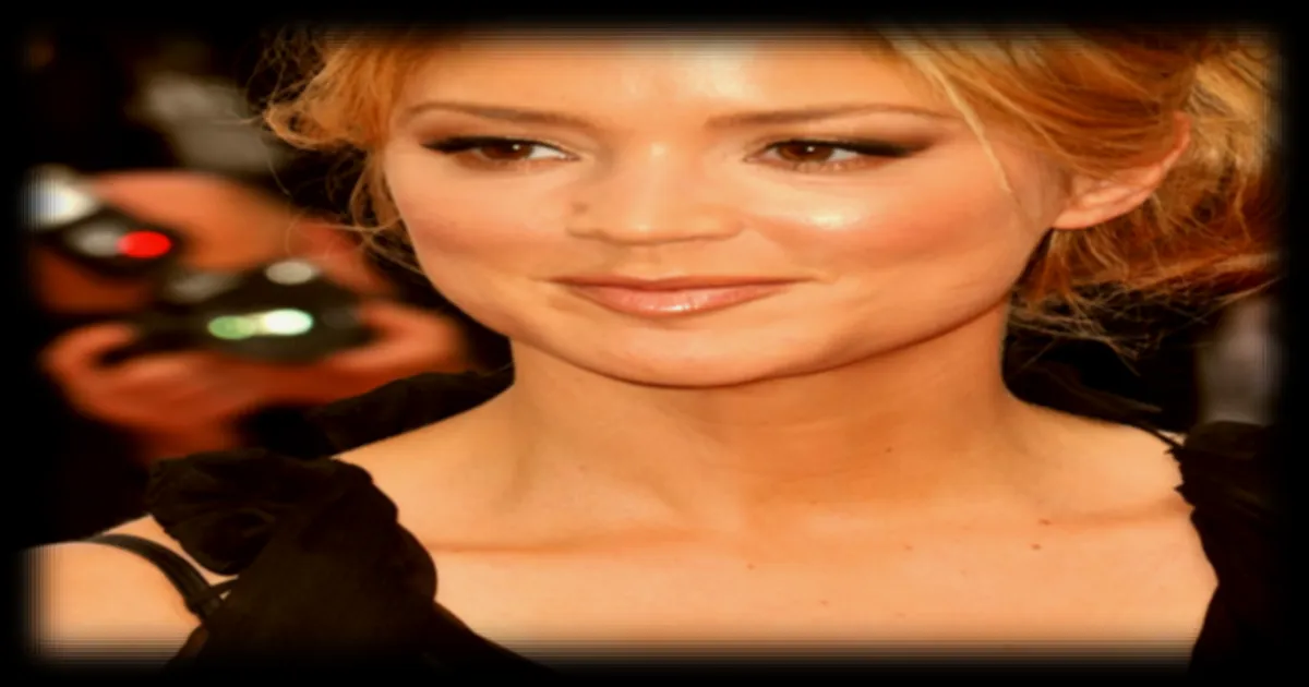 Virginie Efira, ambassadrice Lancôme : les secrets de sa peau lumineuse