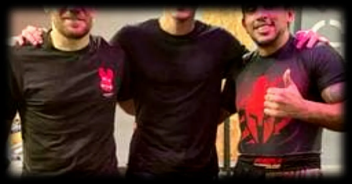 Yassin Najid : un Psychologue, Cadre en Assurance et Combattant de MMA