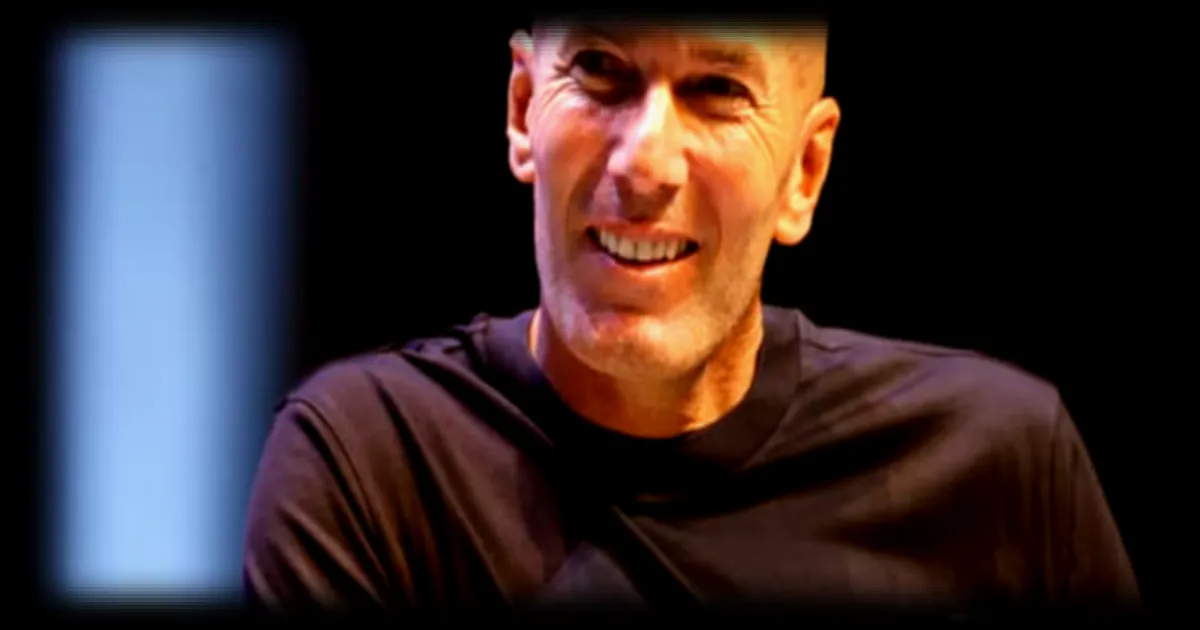 Zinédine Zidane se remémore son premier but historique au Stade de France face à l'Espagne