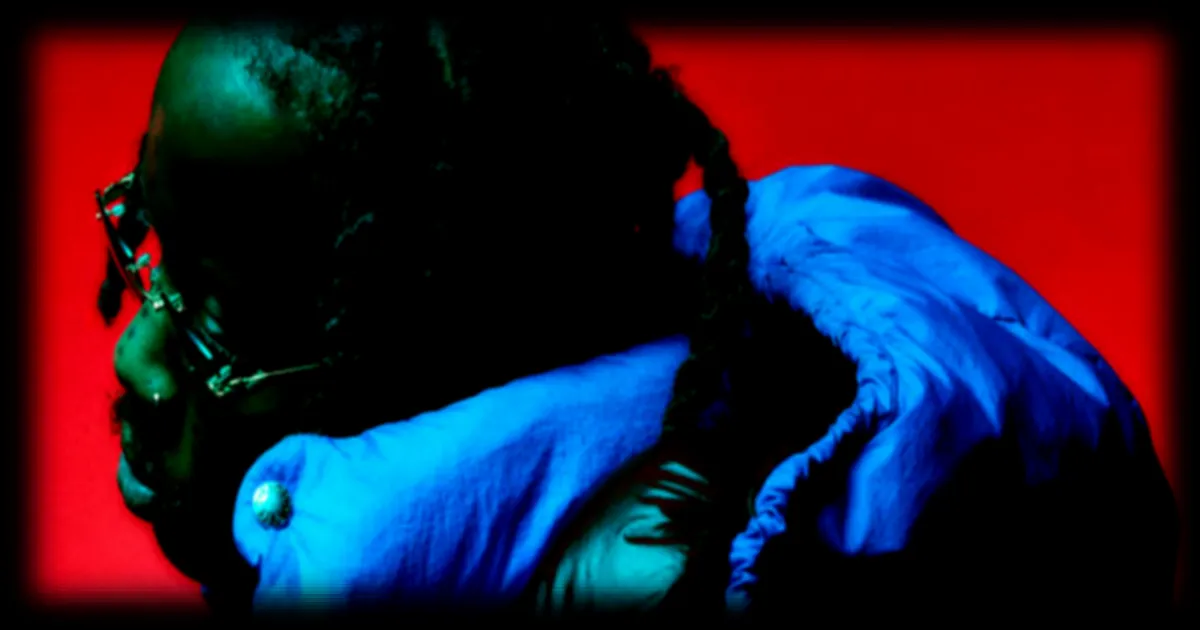 Zuukou Mayzie, l’artiste franco-sénégalais qui innove dans le rap avec son dernier album