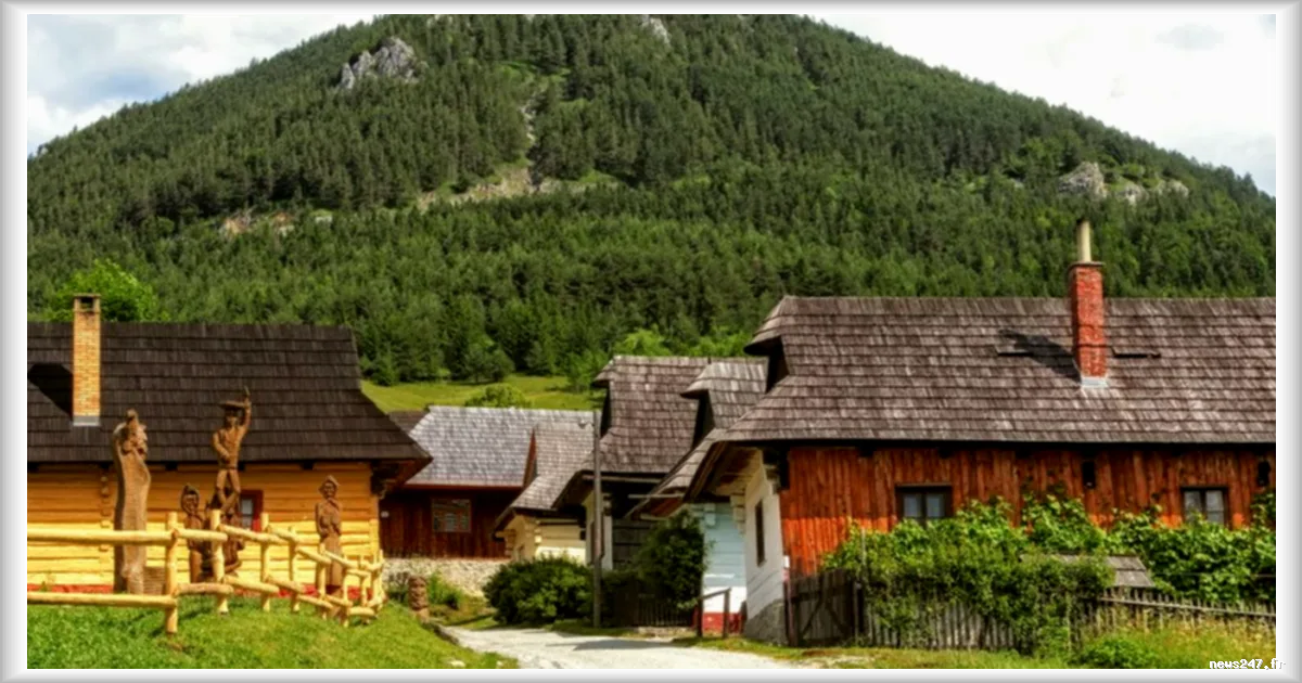 Surtourisme à Vlkolinec : un village slovaque classé à l'Unesco confronté à l'afflux de 100 000 visiteurs par an