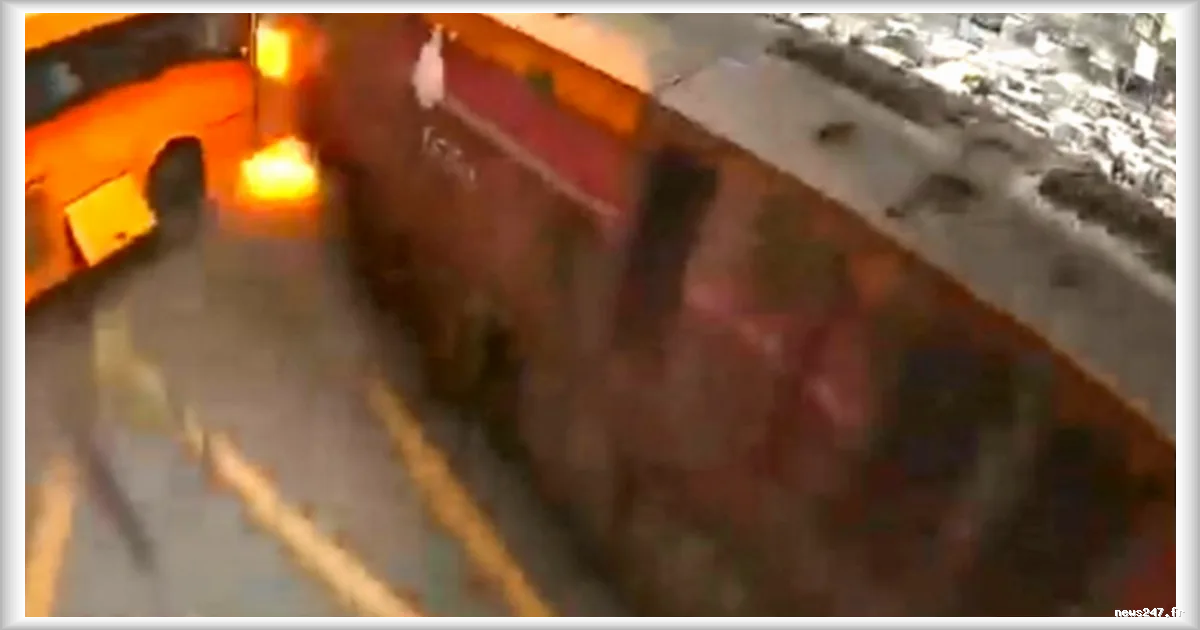 Thaïlande : un train de marchandises percute un bus à Bangkok, huit morts et trente blessés — le conducteur sous stupéfiants