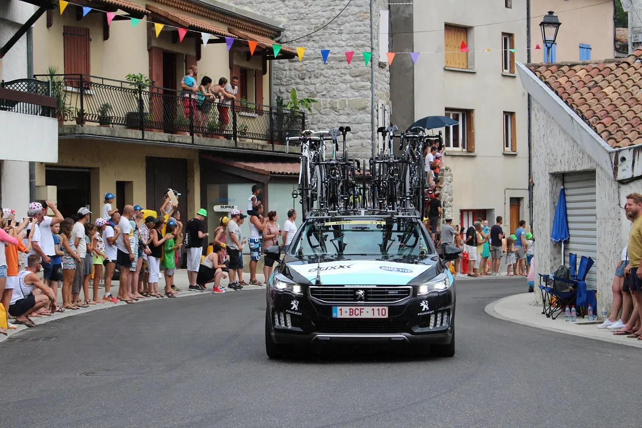 Tour de France 2026 : Evenepoel vainqueur, Vingegaard contraint à l’abandon