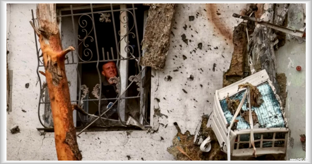 Ukraine : frappes russes nocturnes causent un mort et 26 blessés en une seule nuit